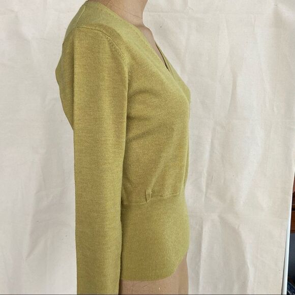 Isaac Mizrahi chartreuse woman’s top medium - Picture 3 of 7